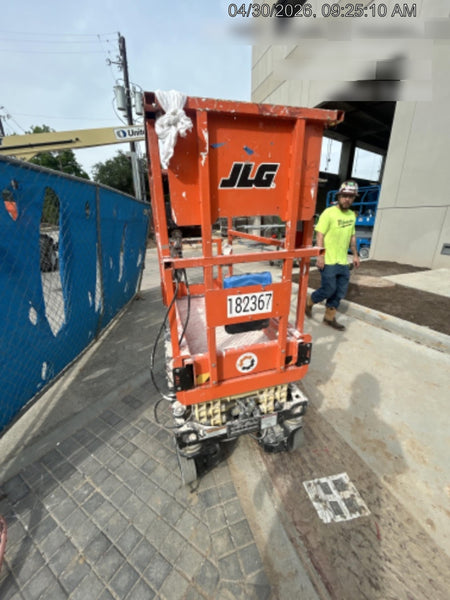 2021 JLG ES1330L