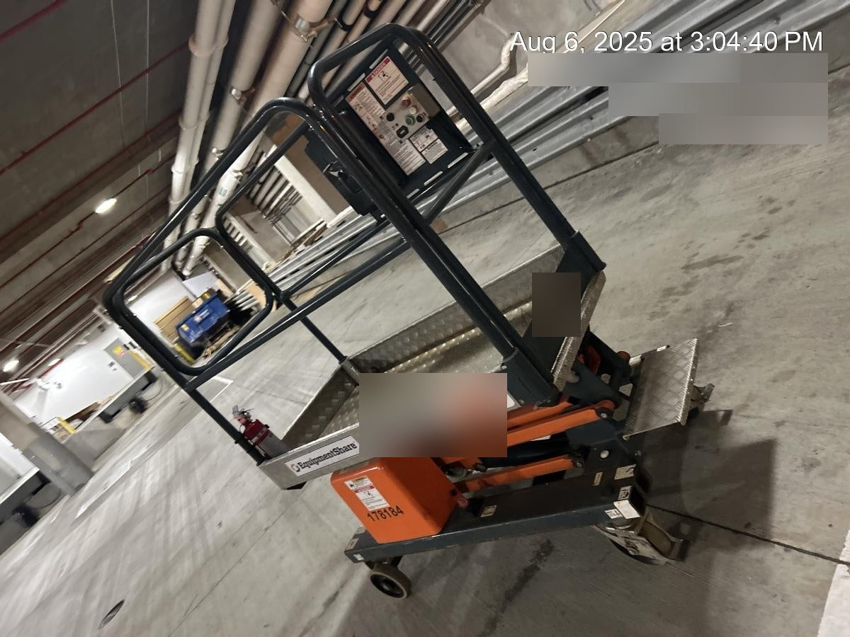 2021 JLG 1030P