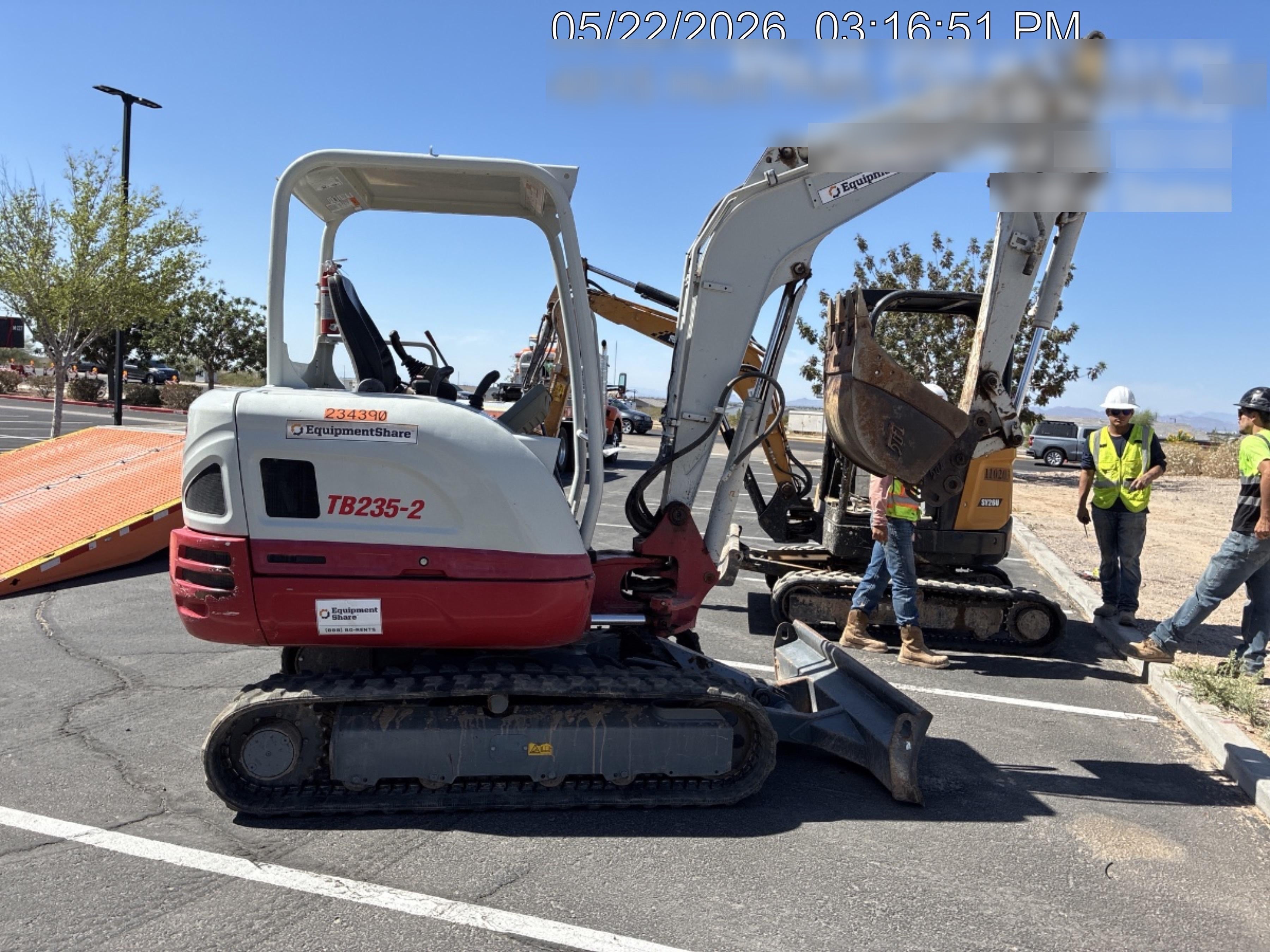 2022 TAKEUCHI TB235-2R