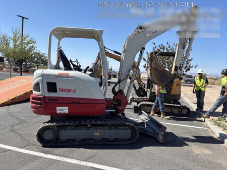2022 TAKEUCHI TB235-2R