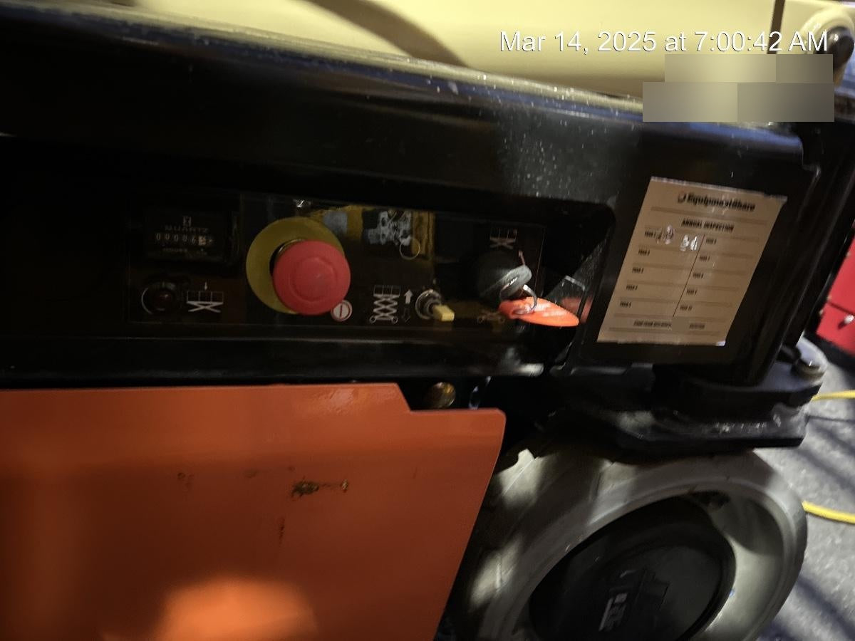 2024 JLG ES1932