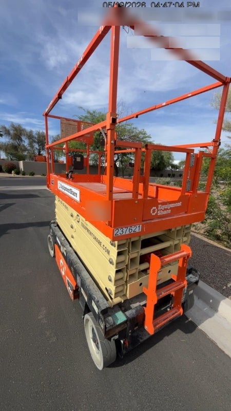 2022 JLG ES3246