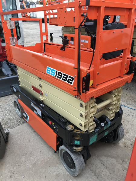 2021 JLG ES1932
