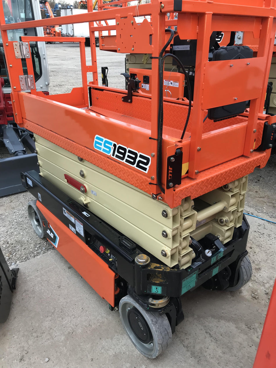 2021 JLG ES1932