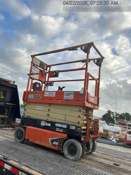 2021 JLG ES1932