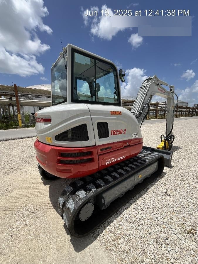 2025 TAKEUCHI TB250-2CR