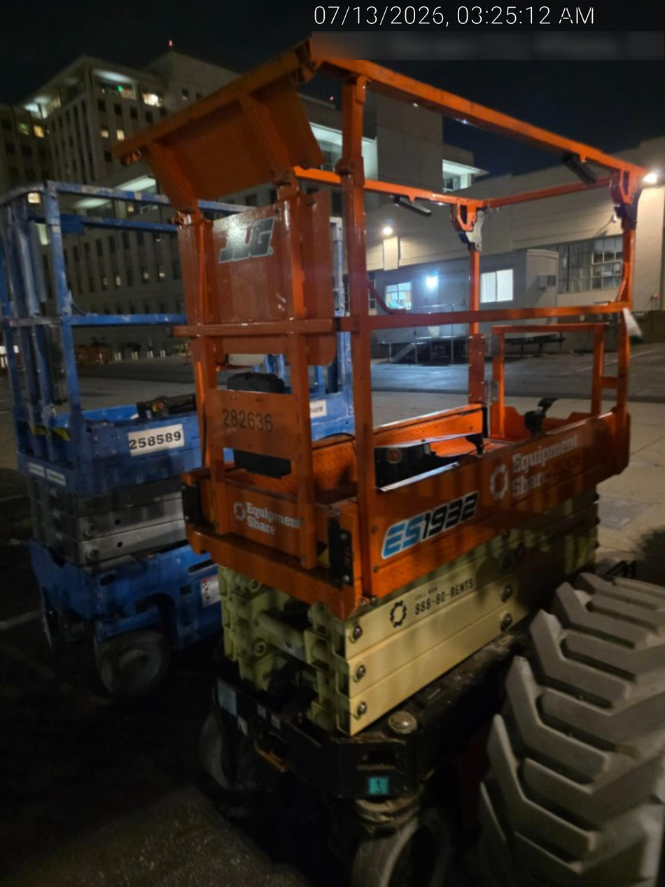 2022 JLG ES1932