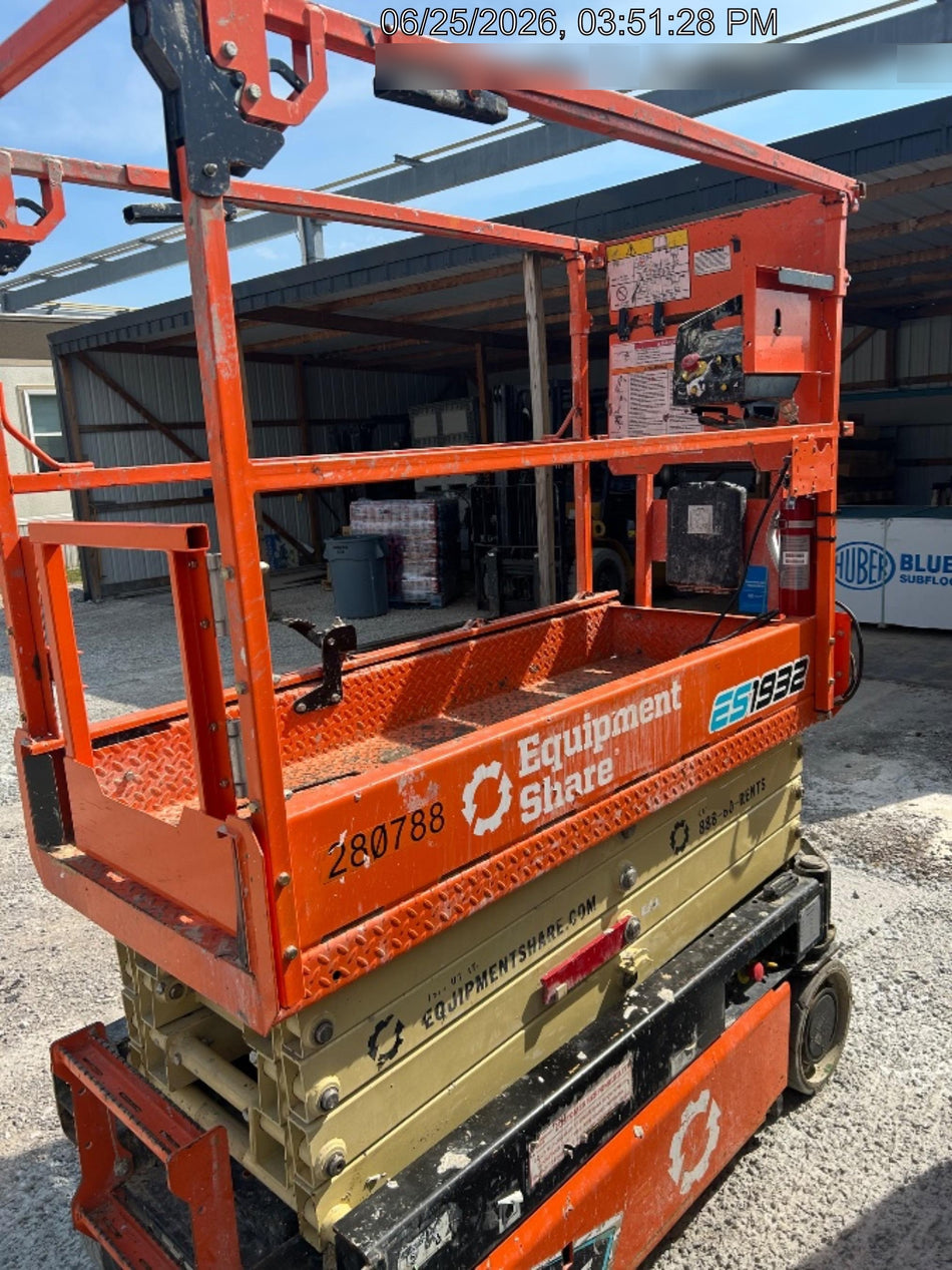 2022 JLG ES1932