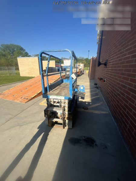 2017 Genie GS-1930 Genie GS-1930 Lift w/Fixed Rail and Chain Entry