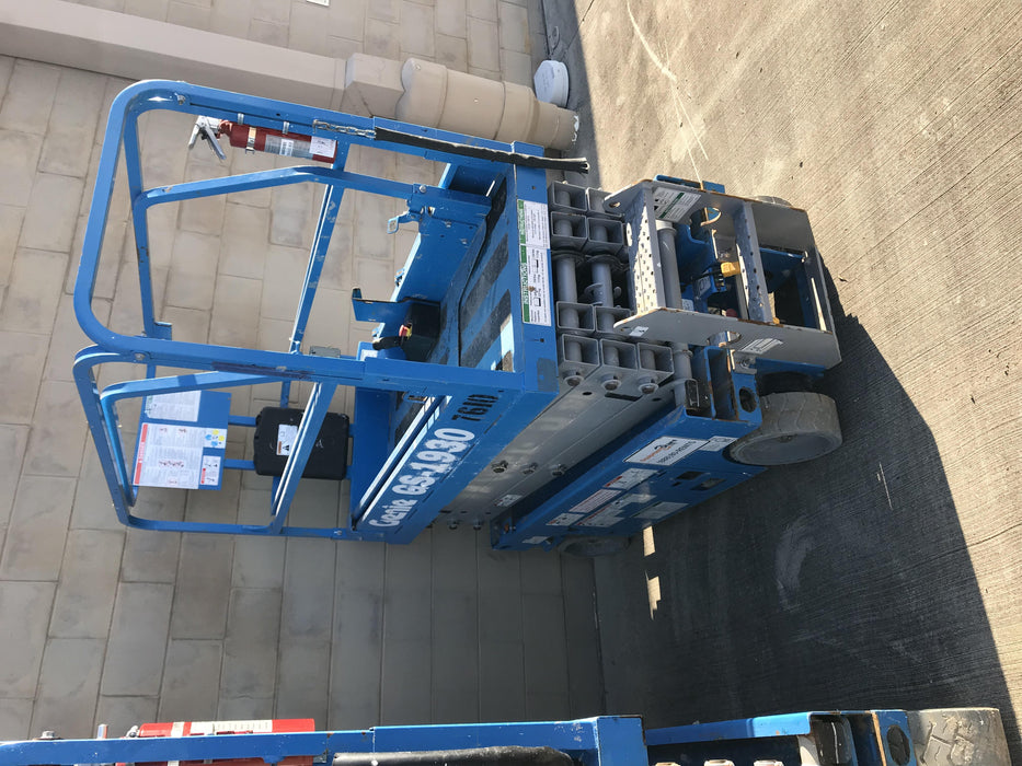 2017 Genie GS-1930 Genie GS-1930 Lift w/Fixed Rail and Chain Entry