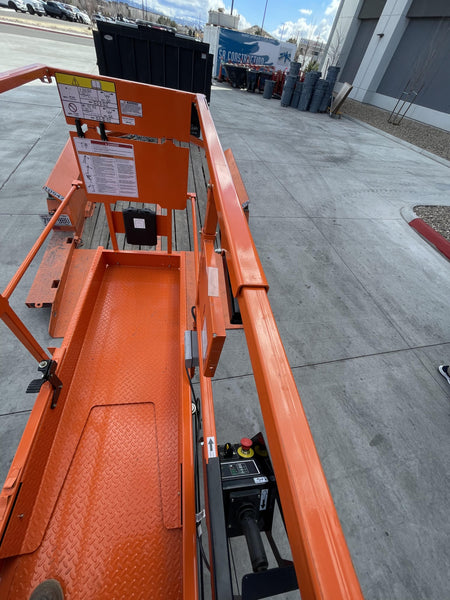 2022 JLG ES1932