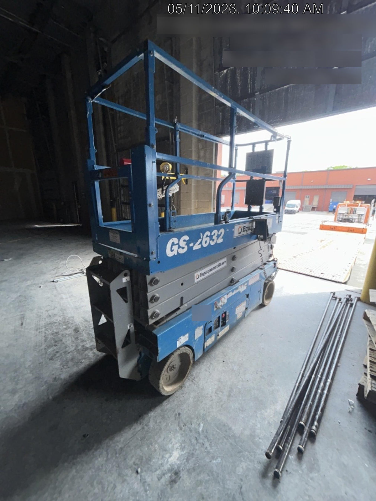 2019 Genie GS-2632 Folding rails with half height swing gate