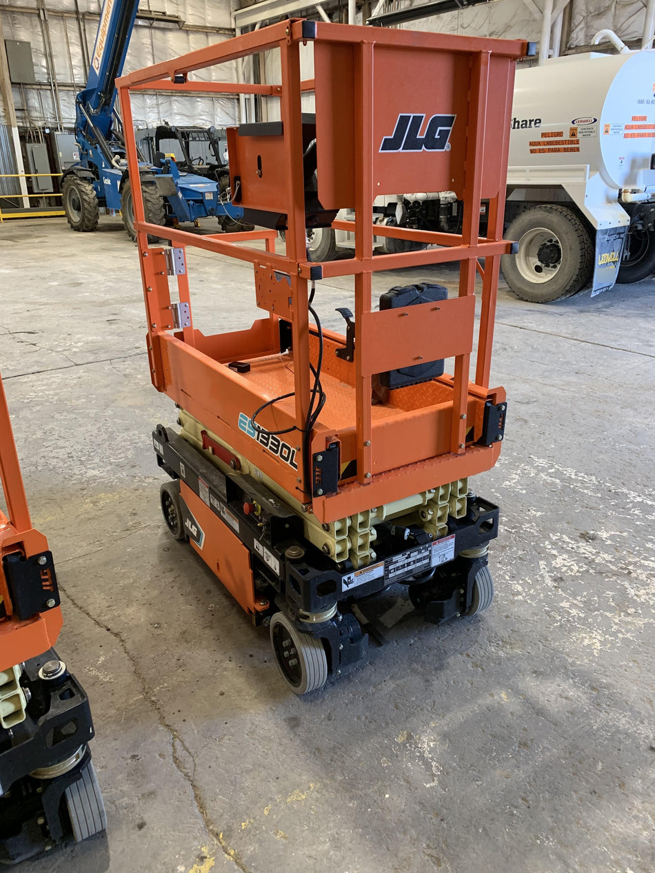 2021 JLG ES1330L