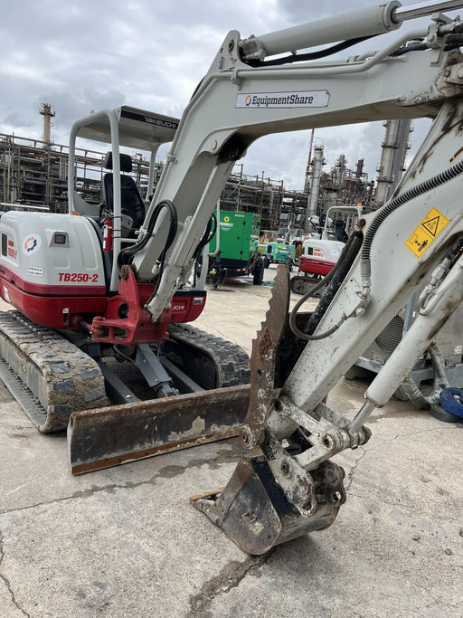 2022 Takeuchi TB250-2R Canopy, Rubber Tracks, Manual QC