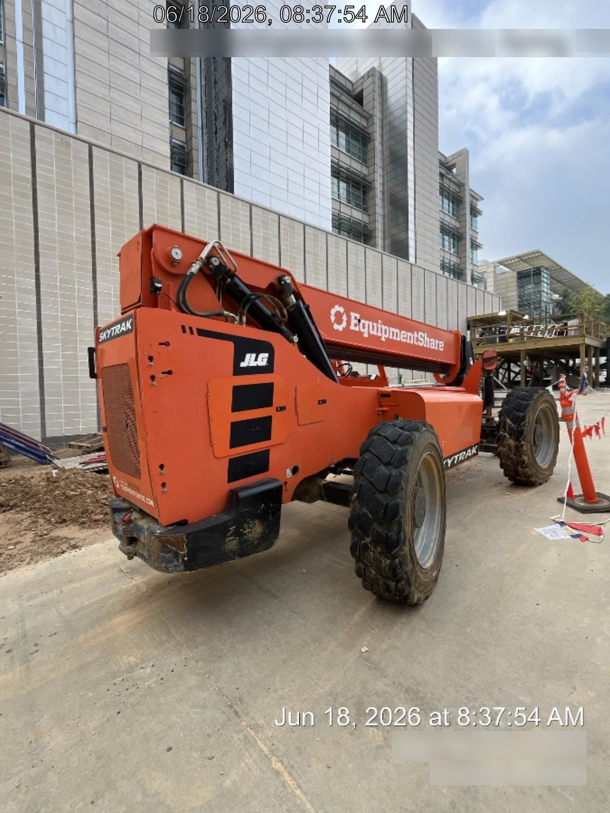 2022 SKYTRAK 8042
