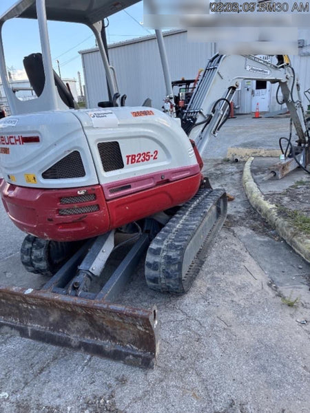2022 TAKEUCHI TB235-2R