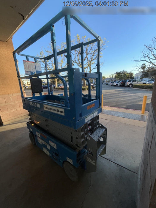 2020 Genie GS-1930 Solid Non Marking Tires, Beacon, Folding rails with half height swing gate, 800W Inverter