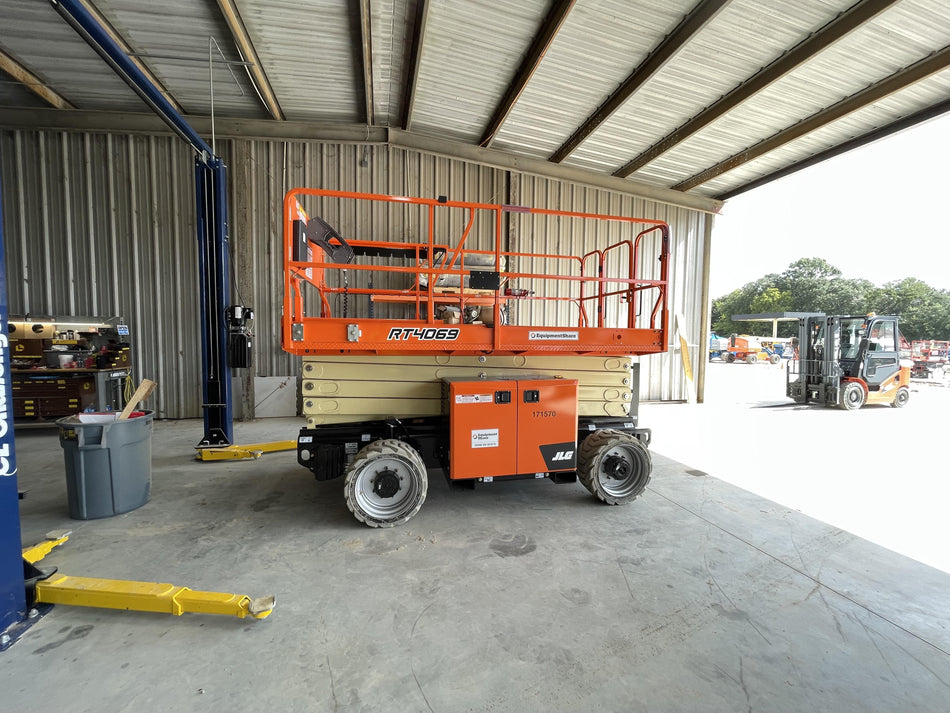 2021 JLG RT4069