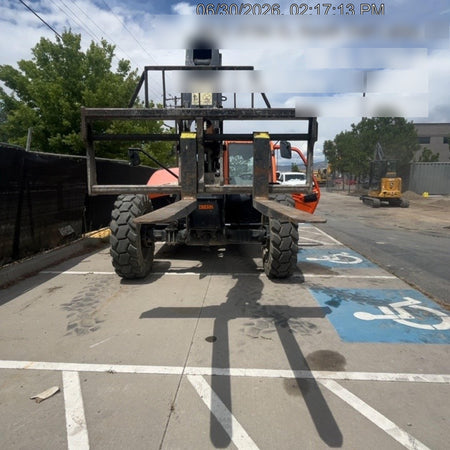 2017 JLG 742