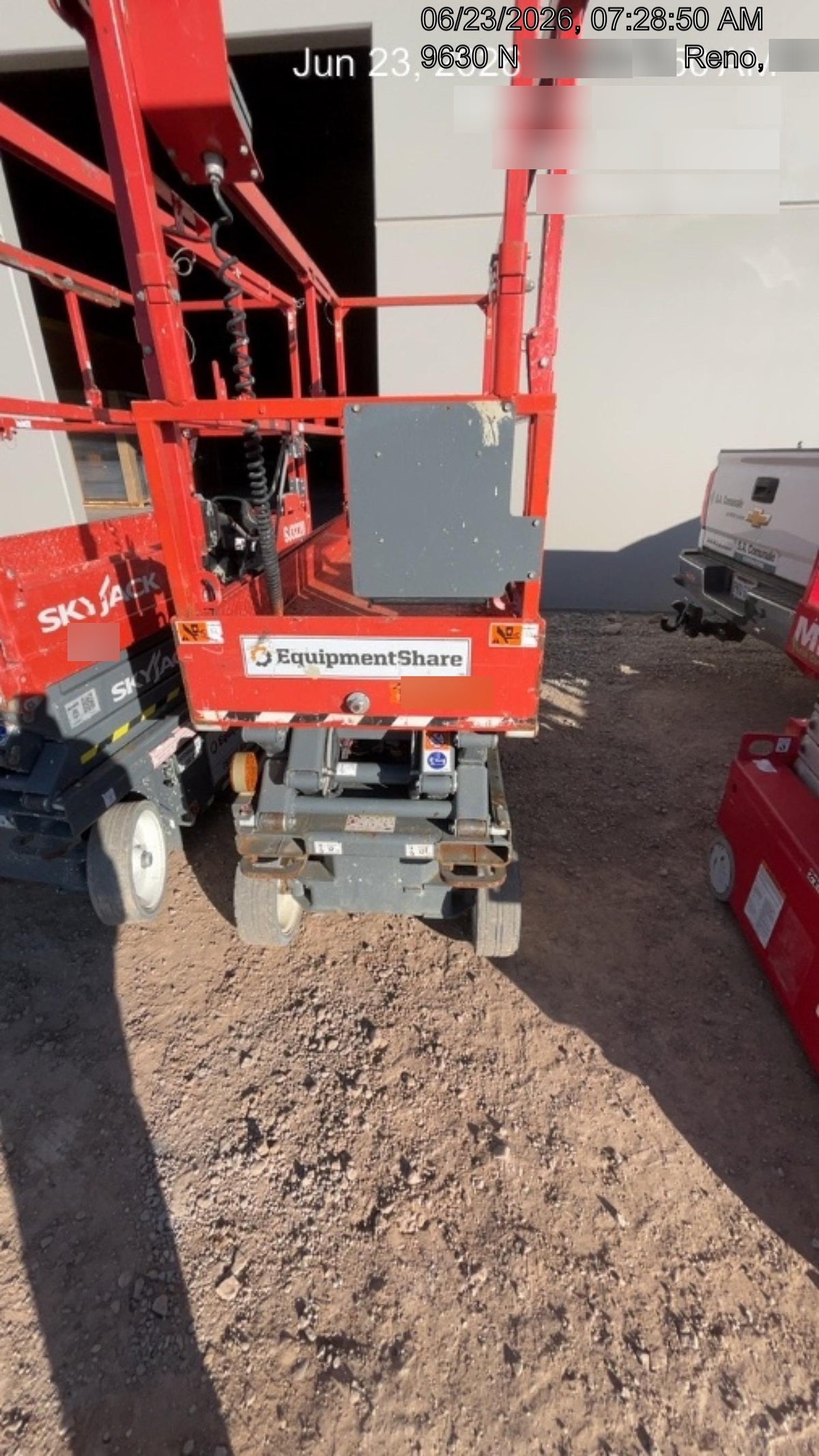 2020 Skyjack SJIII-3220 Solid NM Tires, Half height spring hinged entry gate, Dual Beacons, 6' Powered Extension Deck