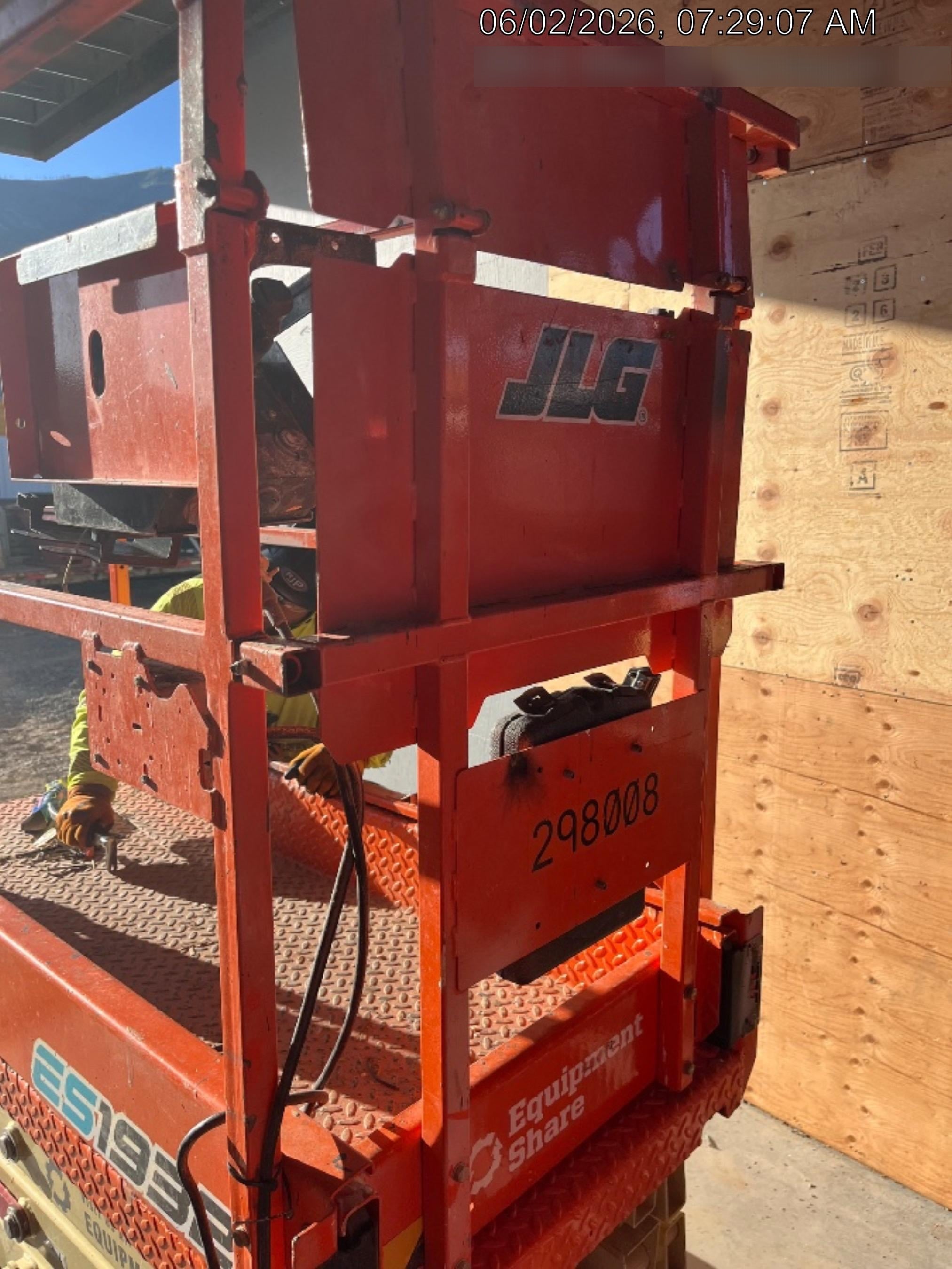 2023 JLG ES1932