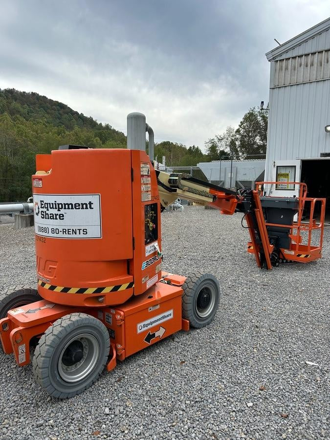 2022 JLG E300AJP