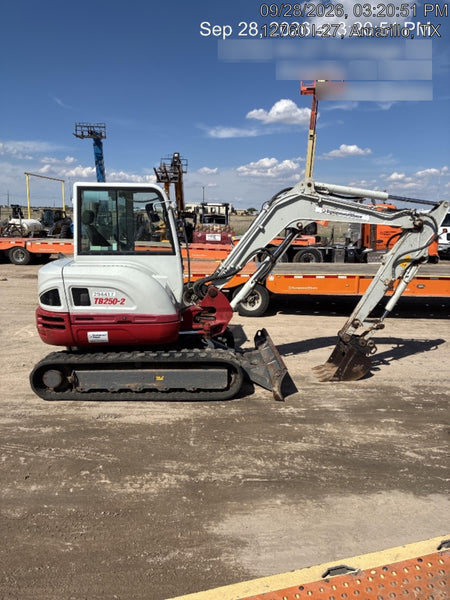 2023 TAKEUCHI TB250-2CR
