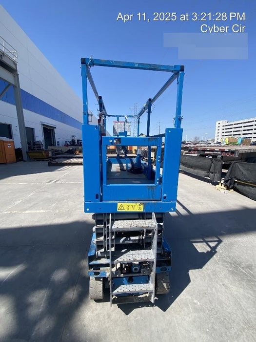 2019 Genie GS-2632 Folding rails with half height swing gate