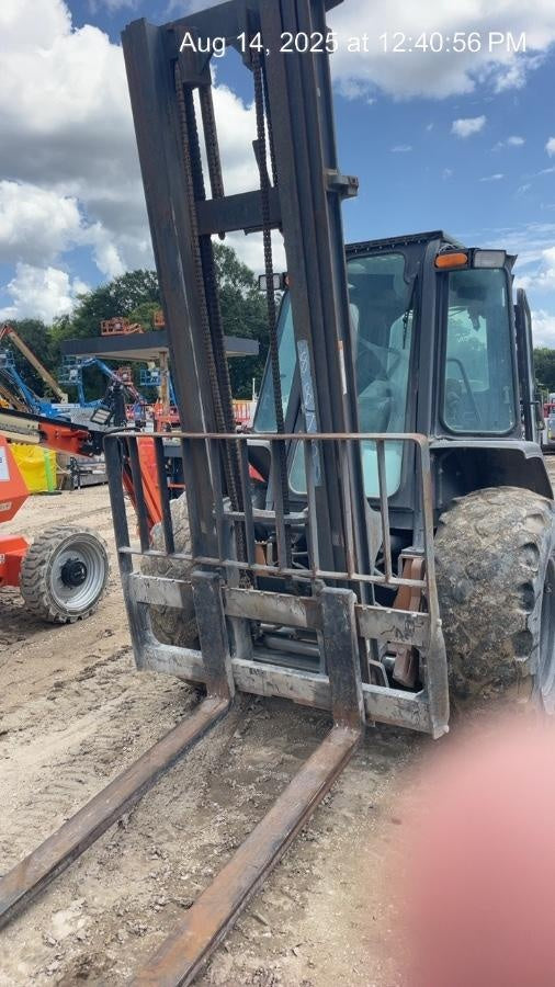 2021 CASE 586H