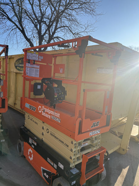 2022 JLG ES1932