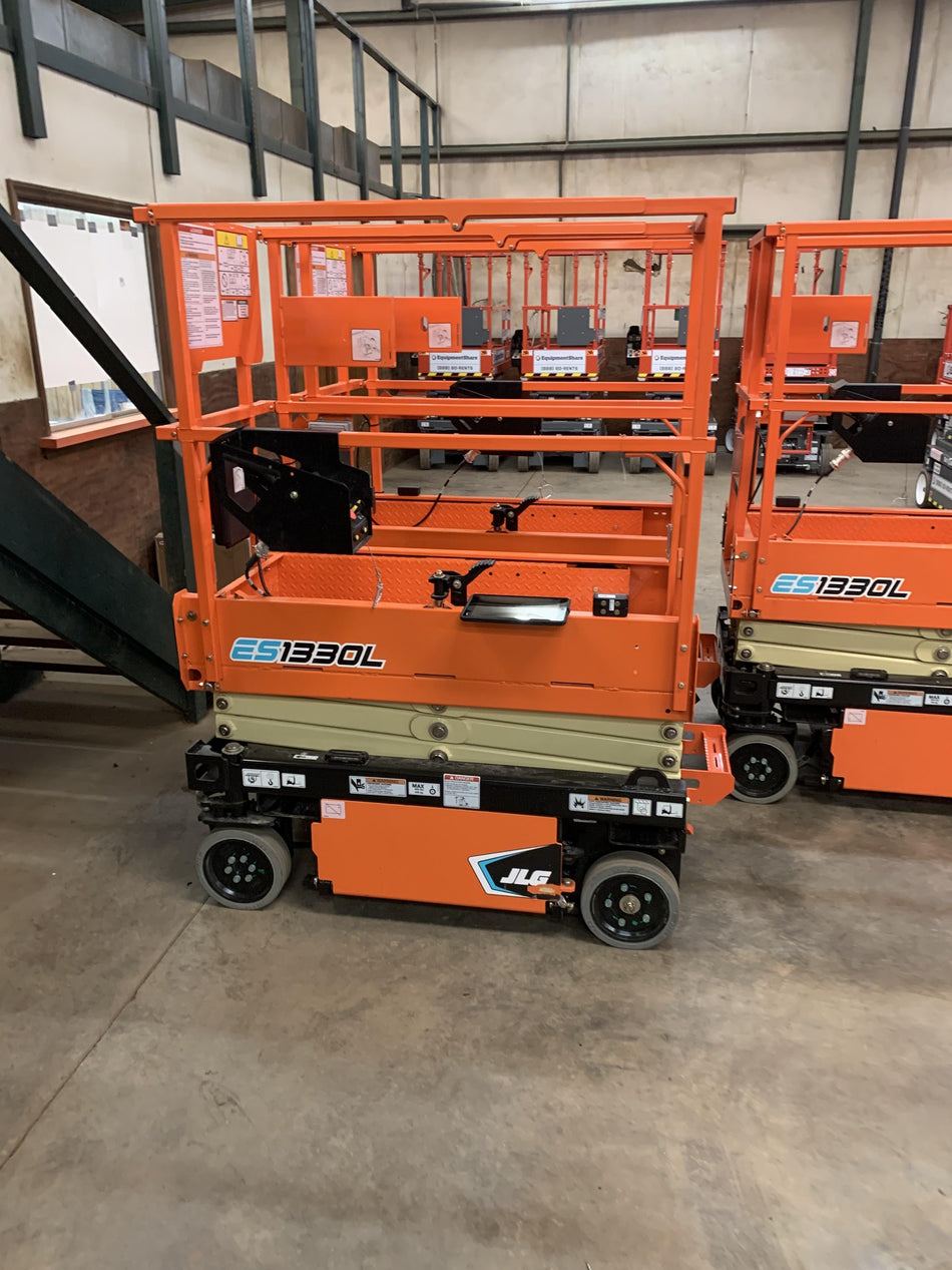 2021 JLG ES1330L