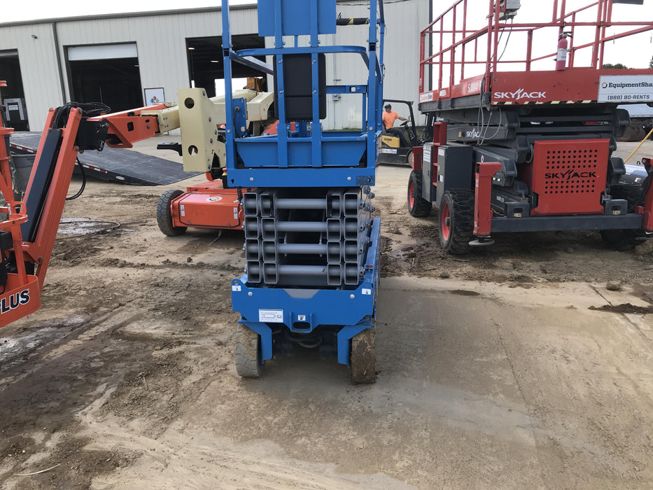 2019 Genie GS-2632 Folding rails with half height swing gate