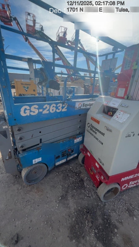 2019 Genie GS-2632 Folding rails with half height swing gate