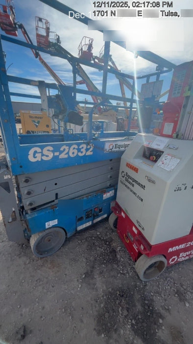 2019 Genie GS-2632 Folding rails with half height swing gate