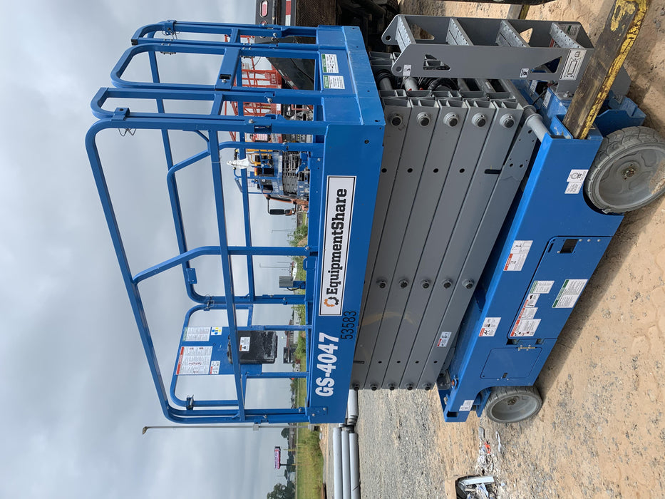 2019 Genie GS-4047 Folding rails with half height swing gate