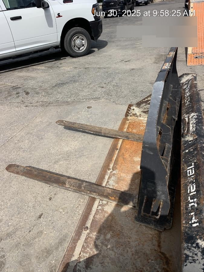 2020 EMKAY 48" Pallet Forks - Emkay