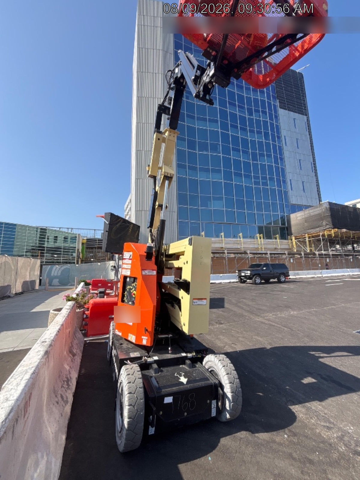 2025 JLG E300AJP