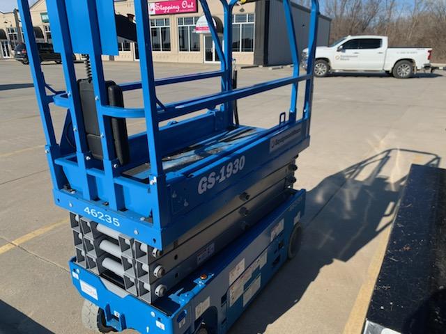 2019 Genie GS-1930 Fixed rails with chain Entry