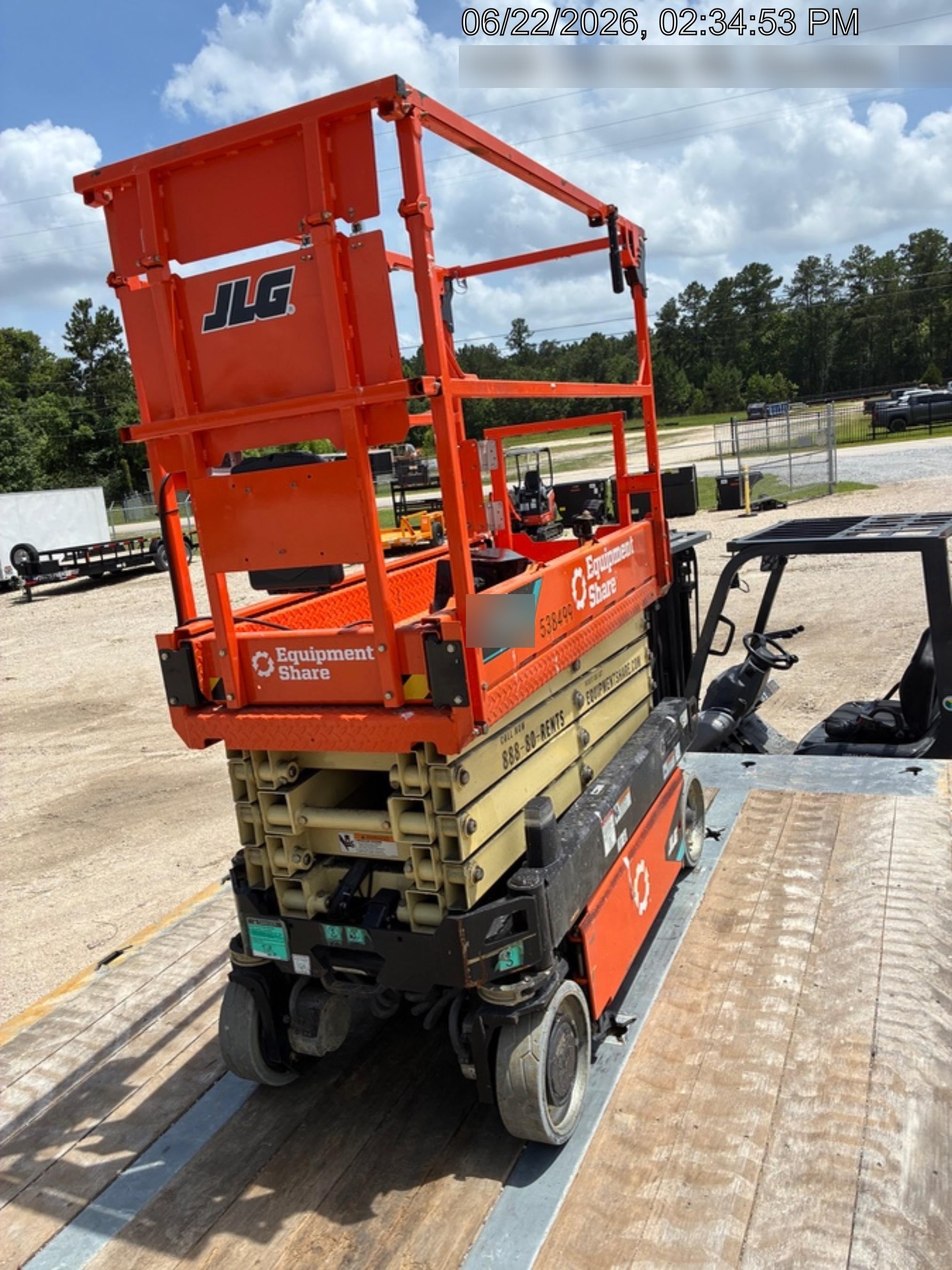 2025 JLG ES1932