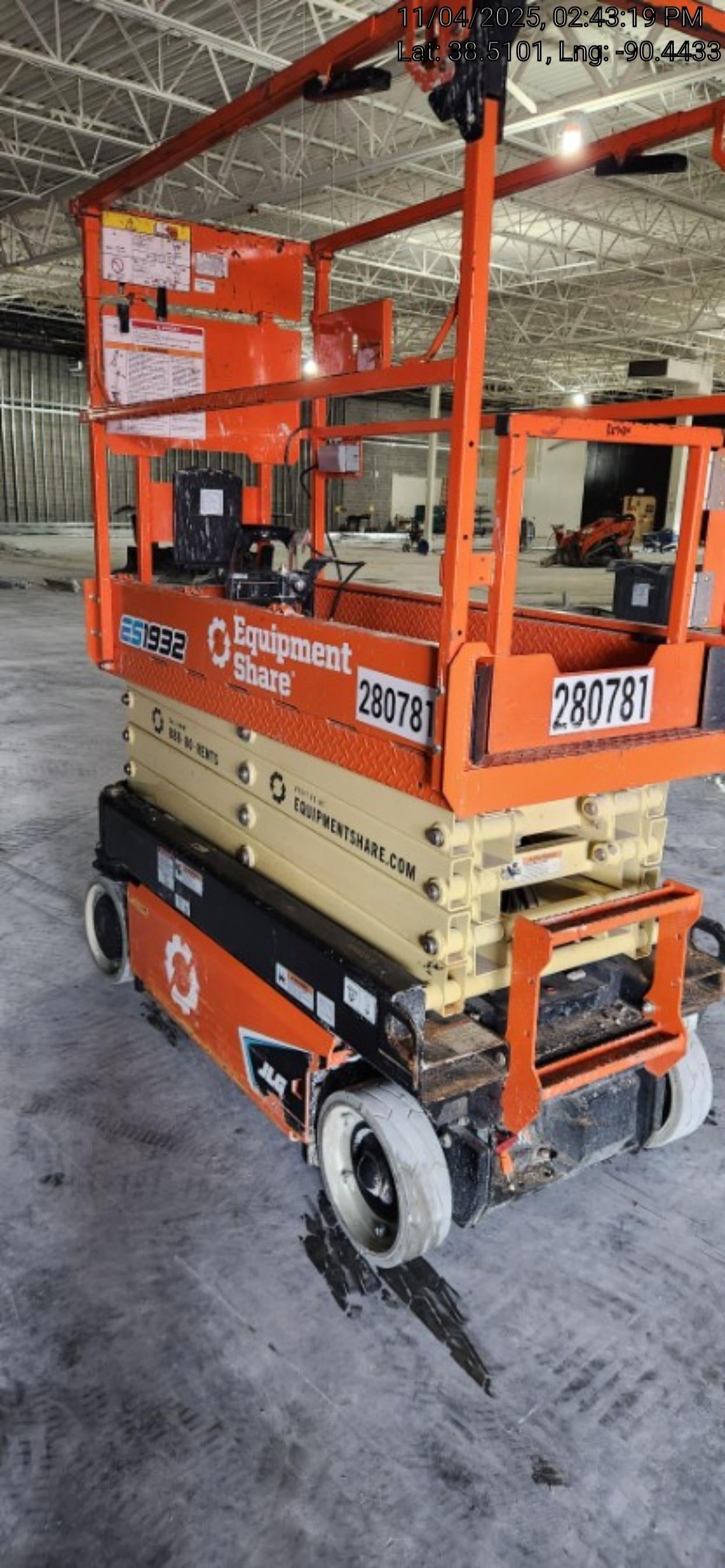 2022 JLG ES1932