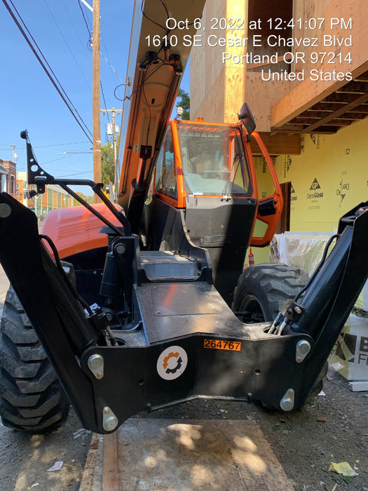 2019 JLG 1075
