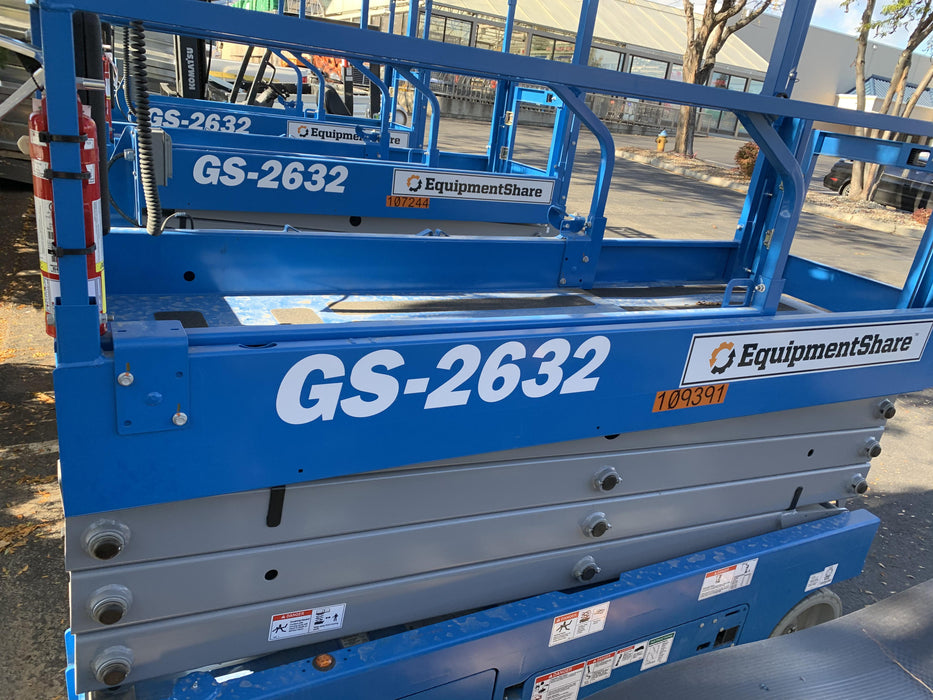 2020 Genie GS-2632 Solid NM Tires, Folding Rails with Half-Height Swing Gate, Beacon, 800W Invertor