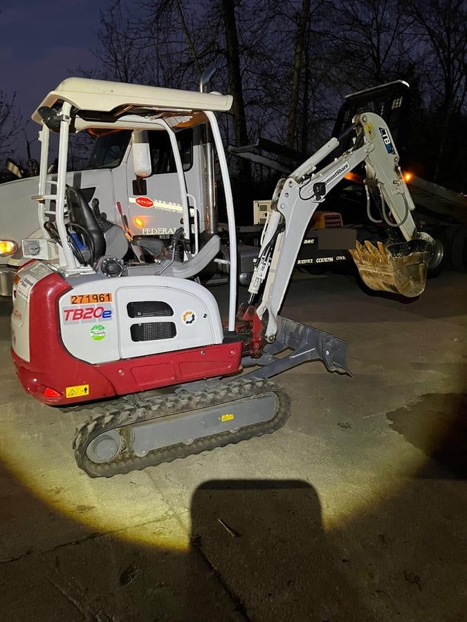 2022 TAKEUCHI TB20e