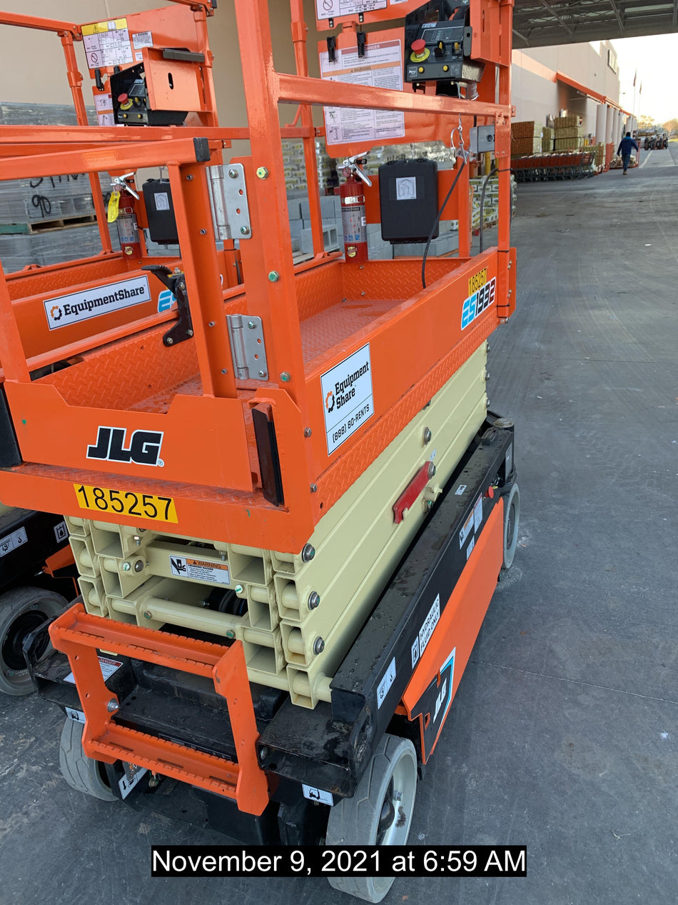 2021 JLG ES1932