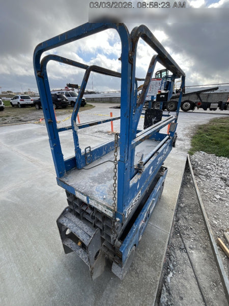 2017 Genie GS-1930 Genie GS-1930 Lift w/Fixed Rail and Chain Entry