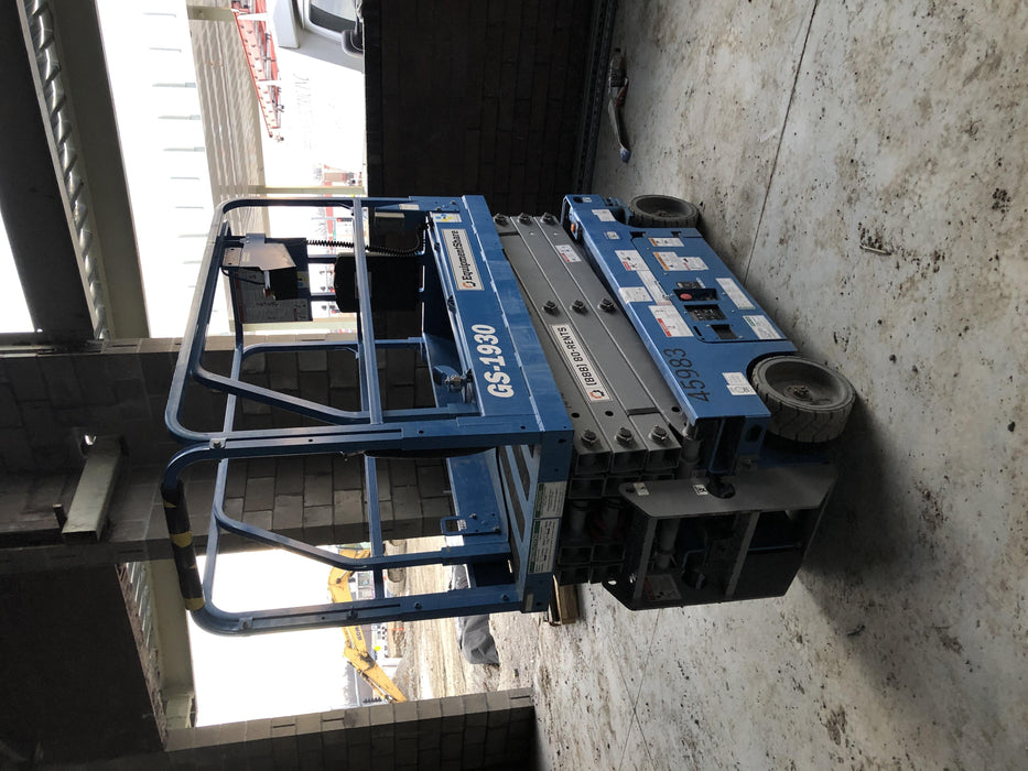 2019 Genie GS-1930 Fixed rails with chain Entry