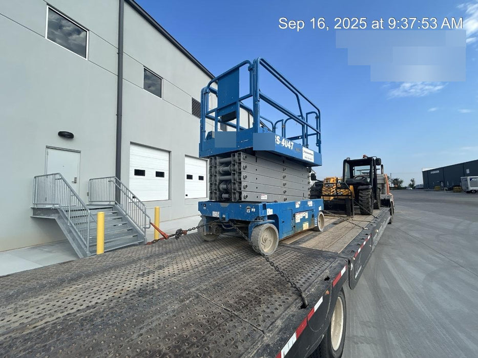 2019 Genie GS-4047 Folding rails with half height swing gate