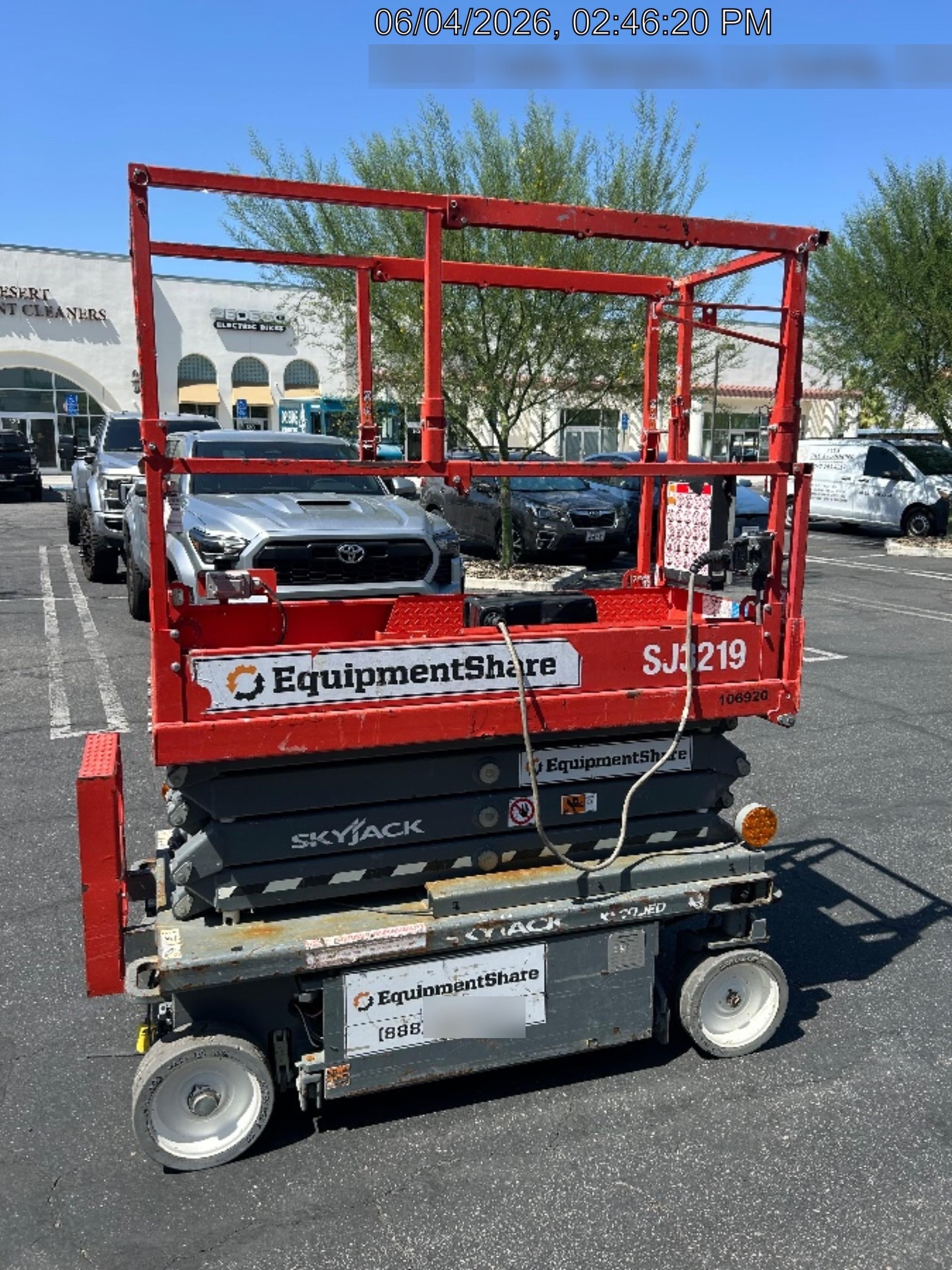 2020 Skyjack SJIII-3219 Solid NM Tires, Half height spring hinged entry gate, Dual Beacons, 800W Inverter