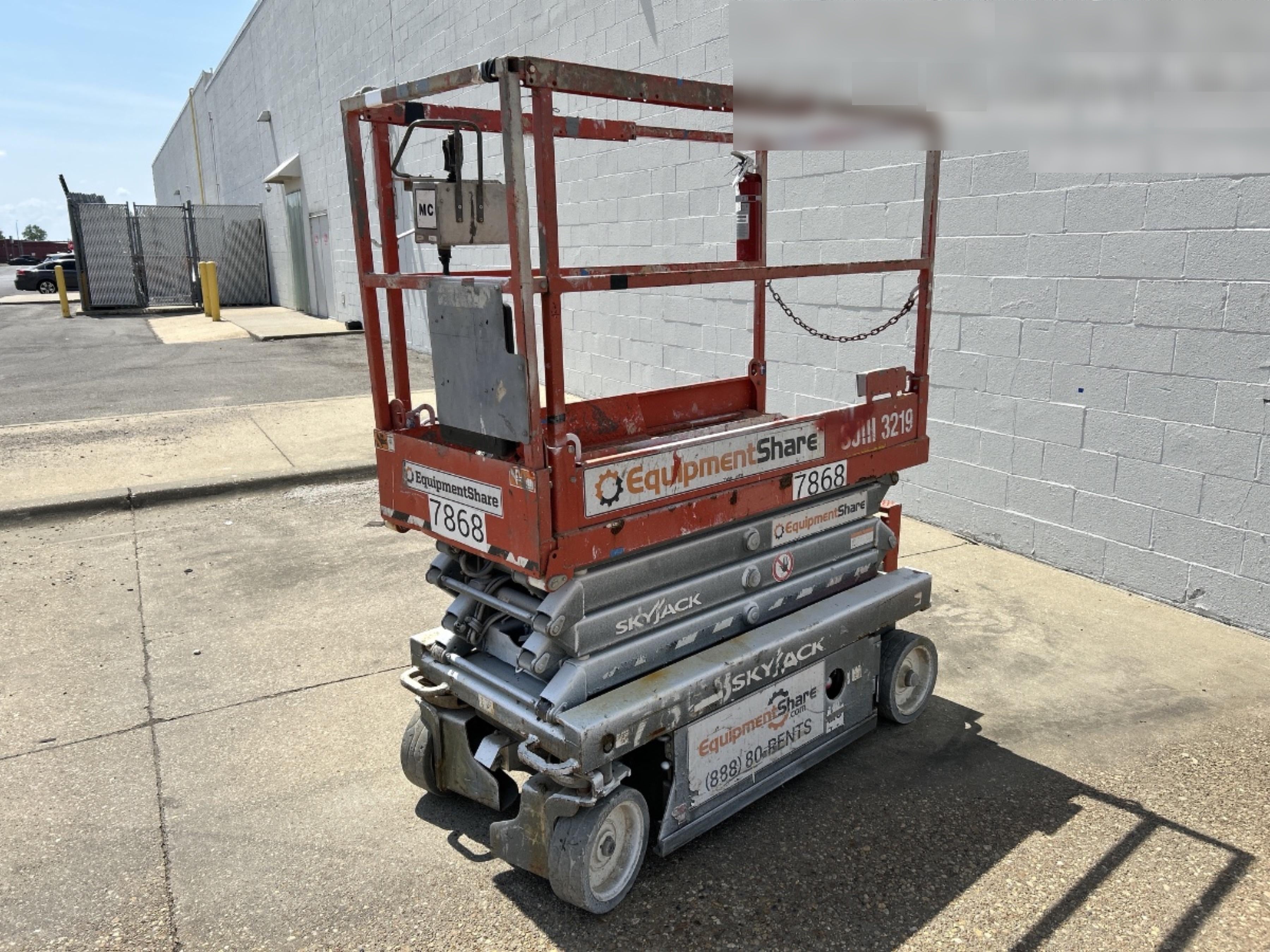 2018 Skyjack SJIII-3219 Skyjack SJIII3219 Scissor Lift w/Trojan Batteries