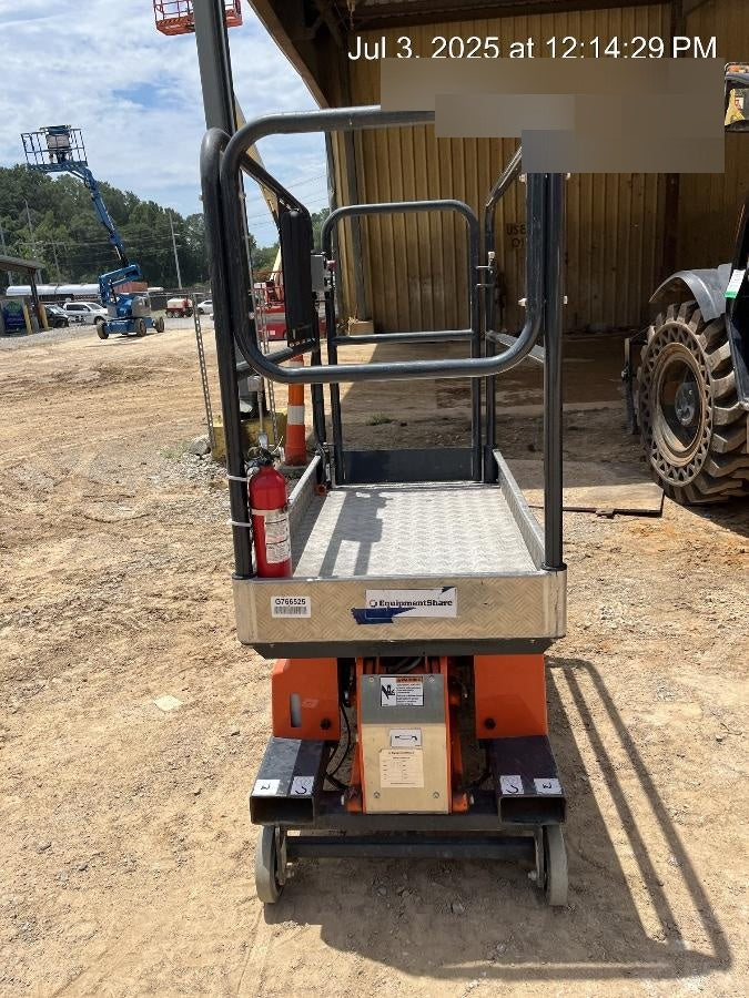 2023 JLG 1030P